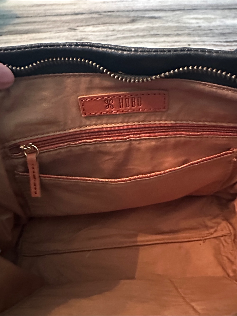 NWOT -HOBO INTERNATIONAL PEBBLE GREEN LEATHER CROSSBODY - Picture 6 of 6